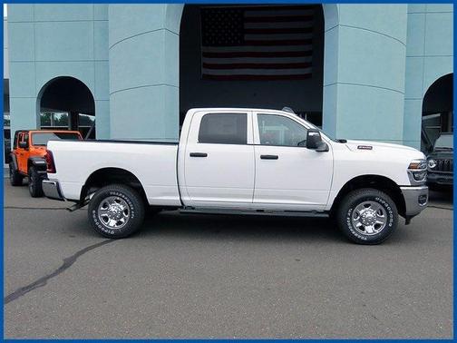 2025 RAM 2500 Tradesman Crew Cab 4x4 6'4' Box