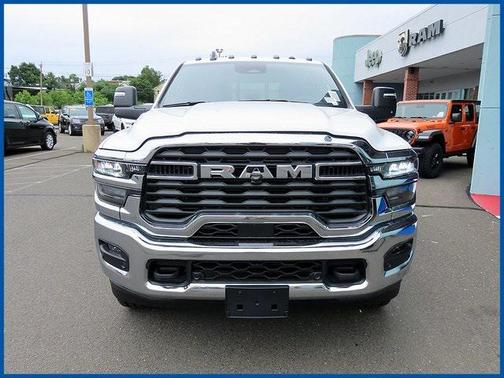 2025 RAM 2500 Tradesman Crew Cab 4x4 6'4' Box