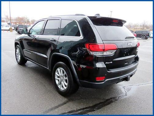 Diamond Black Crystal Pearlcoat 2021 Jeep Grand Cherokee Laredo