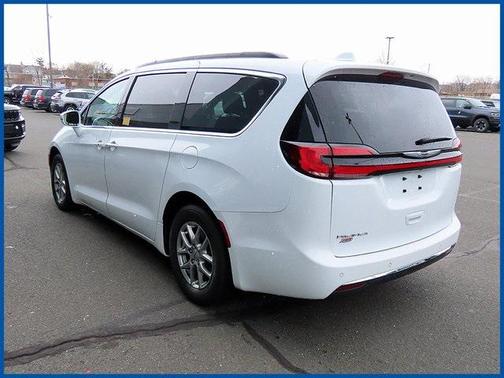 2022 Chrysler Pacifica Touring