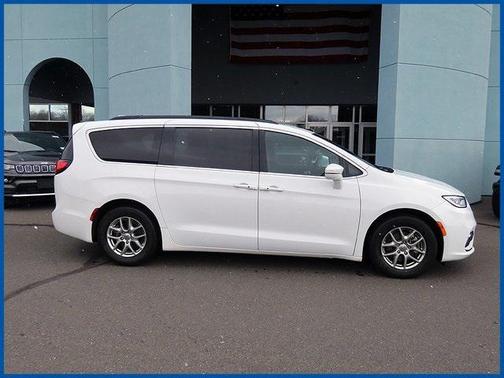 2022 Chrysler Pacifica Touring