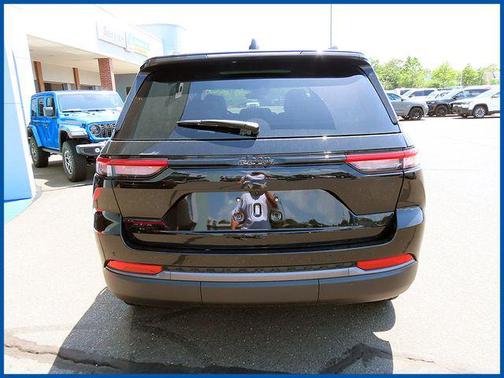 Diamond Black Crystal Pearlcoat 2026 Jeep Grand Cherokee Limited