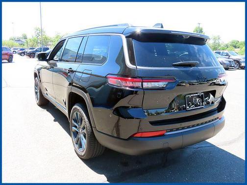 Diamond Black Crystal Pearlcoat 2026 Jeep Grand Cherokee Limited