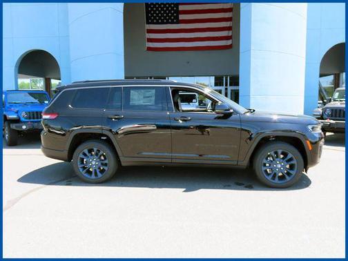 Diamond Black Crystal Pearlcoat 2026 Jeep Grand Cherokee Limited