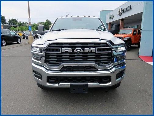 2025 RAM 2500 Tradesman Crew Cab 4x4 8' Box