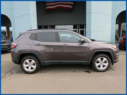 Granite Crystal Metallic Clearcoat 2019 Jeep Compass Latitude