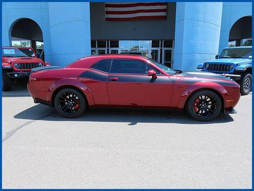 Octane Red Pearlcoat 2022 Dodge Challenger R/T Scat Pack Widebody