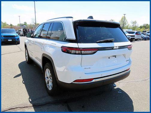 Bright White Clearcoat 2023 Jeep Grand Cherokee Limited