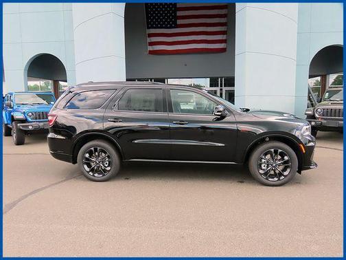 DB Black Crystal Clearcoat 2026 Dodge Durango GT Plus