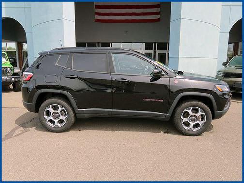 Diamond Black Crystal Pearlcoat 2022 Jeep Compass Trailhawk
