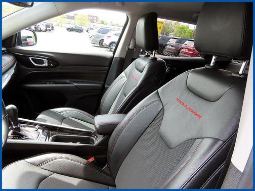 Diamond Black Crystal Pearlcoat 2022 Jeep Compass Trailhawk