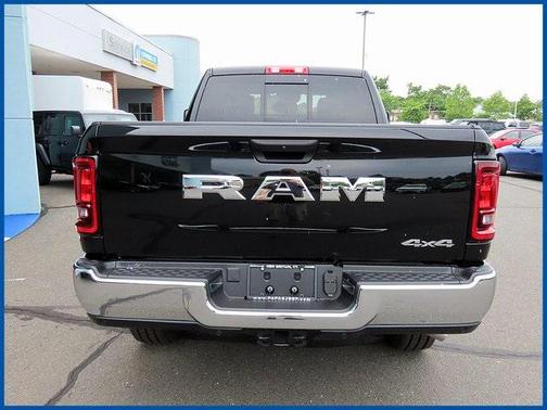 2025 RAM 2500 Tradesman Crew Cab 4x4 6'4' Box