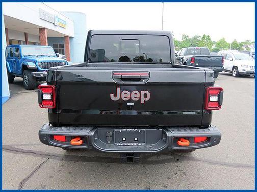 Black Clearcoat 2026 Jeep Gladiator Mojave X 4x4