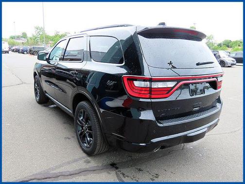 DB Black Crystal Clearcoat 2026 Dodge Durango GT Plus