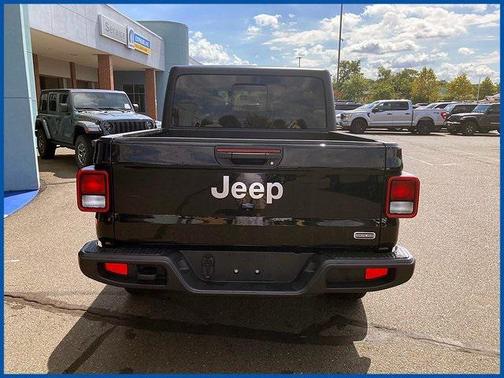 2023 Jeep Gladiator Overland