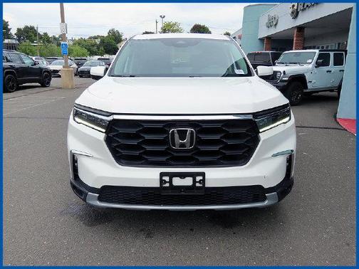 Platinum White Pearl 2023 Honda Pilot AWD EX-L 7 Passenger