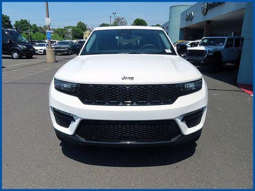 Bright White Clearcoat 2023 Jeep Grand Cherokee Limited