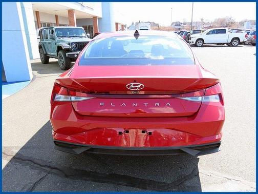2022 Hyundai ELANTRA SEL