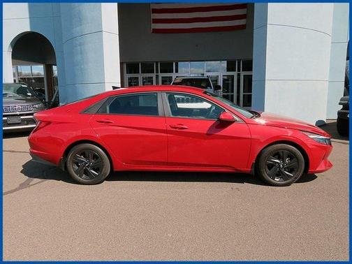 2022 Hyundai ELANTRA SEL