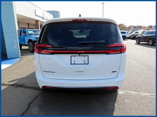2026 Chrysler Pacifica L