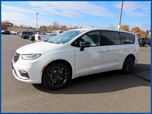 2026 Chrysler Pacifica L