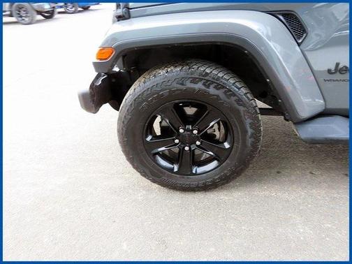 2023 Jeep Wrangler 4-Door Sahara Altitude 4x4