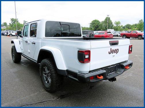 Bright White Clearcoat 2026 Jeep Gladiator Mojave X 4x4