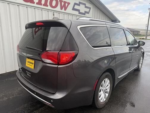 2018 Chrysler Pacifica Touring-L