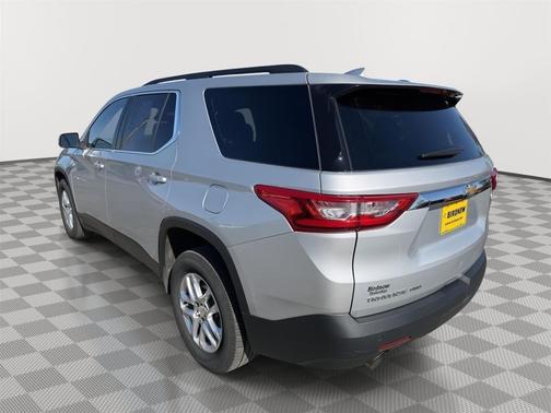 Silver Ice Metallic 2021 Chevrolet Traverse LT Cloth