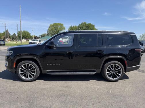Diamond Black Crystal Pearlcoat 2022 Jeep Wagoneer Series II 4x4