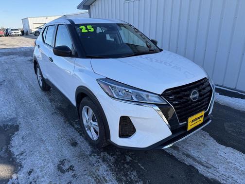 2025 Nissan Kicks S