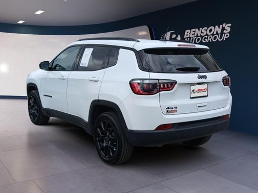 Bright White Clearcoat 2026 Jeep Compass Latitude