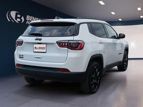 Bright White Clearcoat 2026 Jeep Compass Latitude