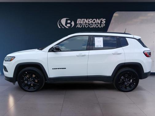 Bright White Clearcoat 2026 Jeep Compass Latitude