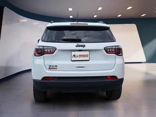 Bright White Clearcoat 2026 Jeep Compass Latitude