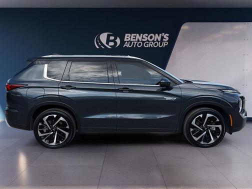 Black Diamond/Alloy Silver Roof 2025 Mitsubishi Outlander PHEV SEL