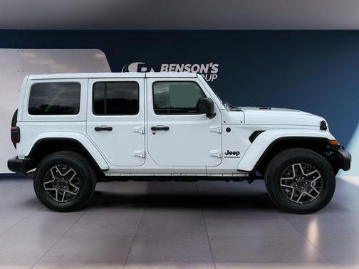 Bright White Clearcoat 2025 Jeep Wrangler 4-Door Sahara 4x4