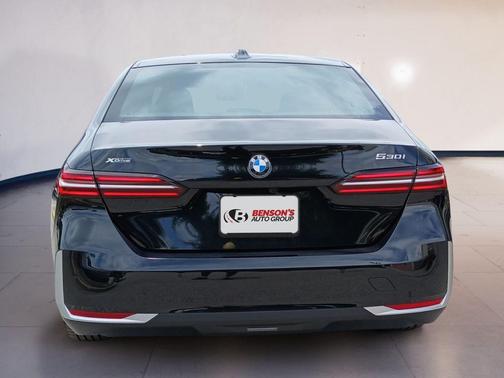Black Sapphire Metallic 2026 BMW 530 xDrive