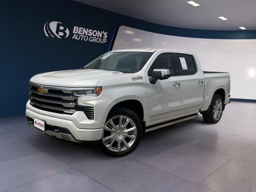 Iridescent Pearl Tricoat 2024 Chevrolet Silverado 1500 High Country