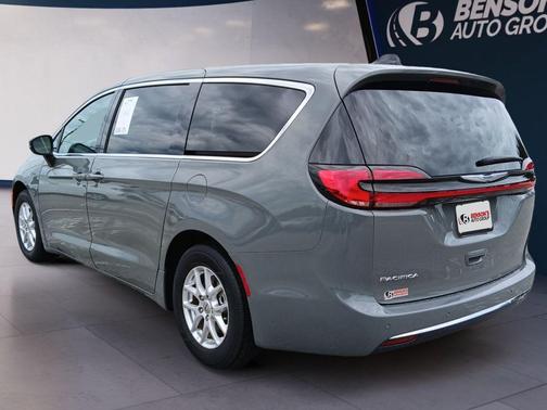 Ceramic Gray Clearcoat 2023 Chrysler Pacifica Touring L