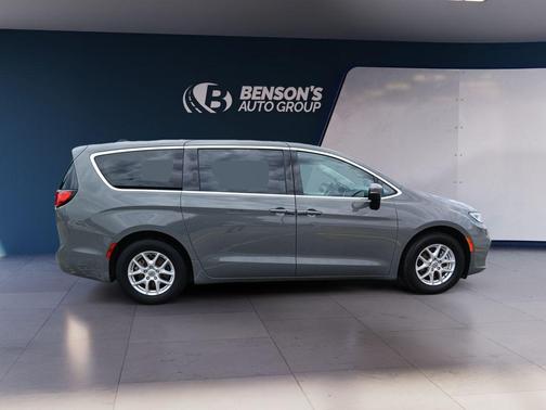 Ceramic Gray Clearcoat 2023 Chrysler Pacifica Touring L