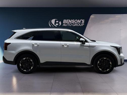 Glacial White Pearl 2025 Kia Sorento S