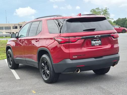 Cherry Red Tintcoat 2022 Chevrolet Traverse LT Leather
