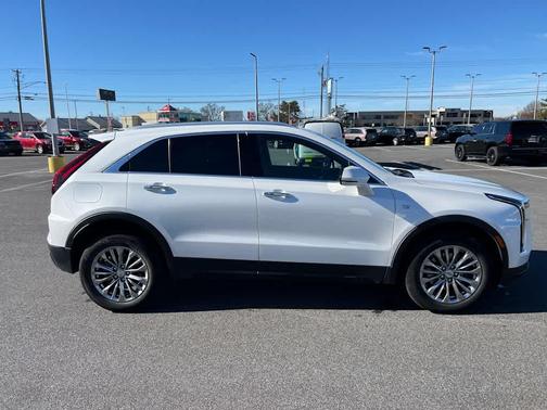 2024 Cadillac XT4 Premium Luxury