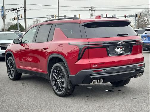 Radiant Red Tintcoat 2026 Chevrolet Traverse LT