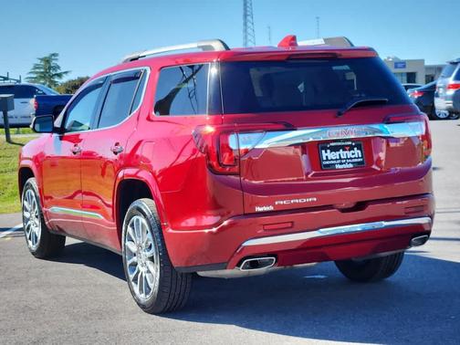 2023 GMC Acadia Denali