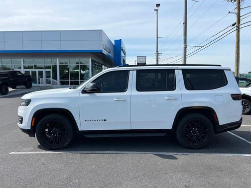 Bright White Clearcoat 2023 Jeep Wagoneer Series II Carbide 4x4