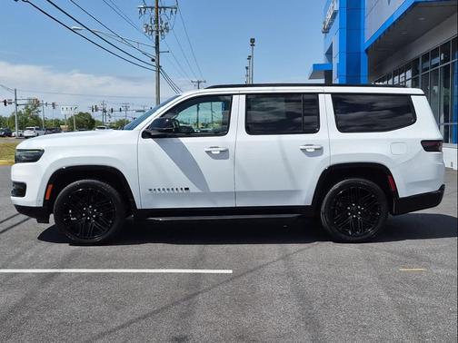 Bright White Clearcoat 2023 Jeep Wagoneer Series II Carbide 4x4