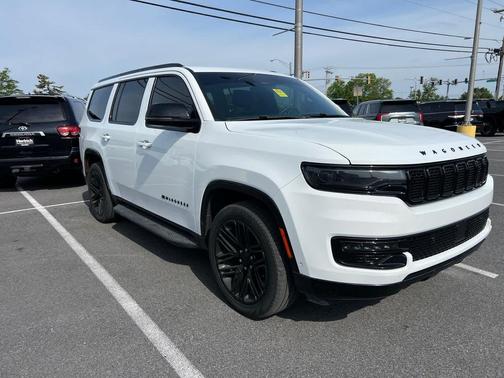 Bright White Clearcoat 2023 Jeep Wagoneer Series II Carbide 4x4