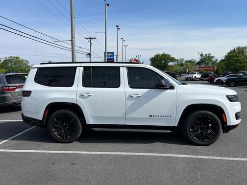 Bright White Clearcoat 2023 Jeep Wagoneer Series II Carbide 4x4
